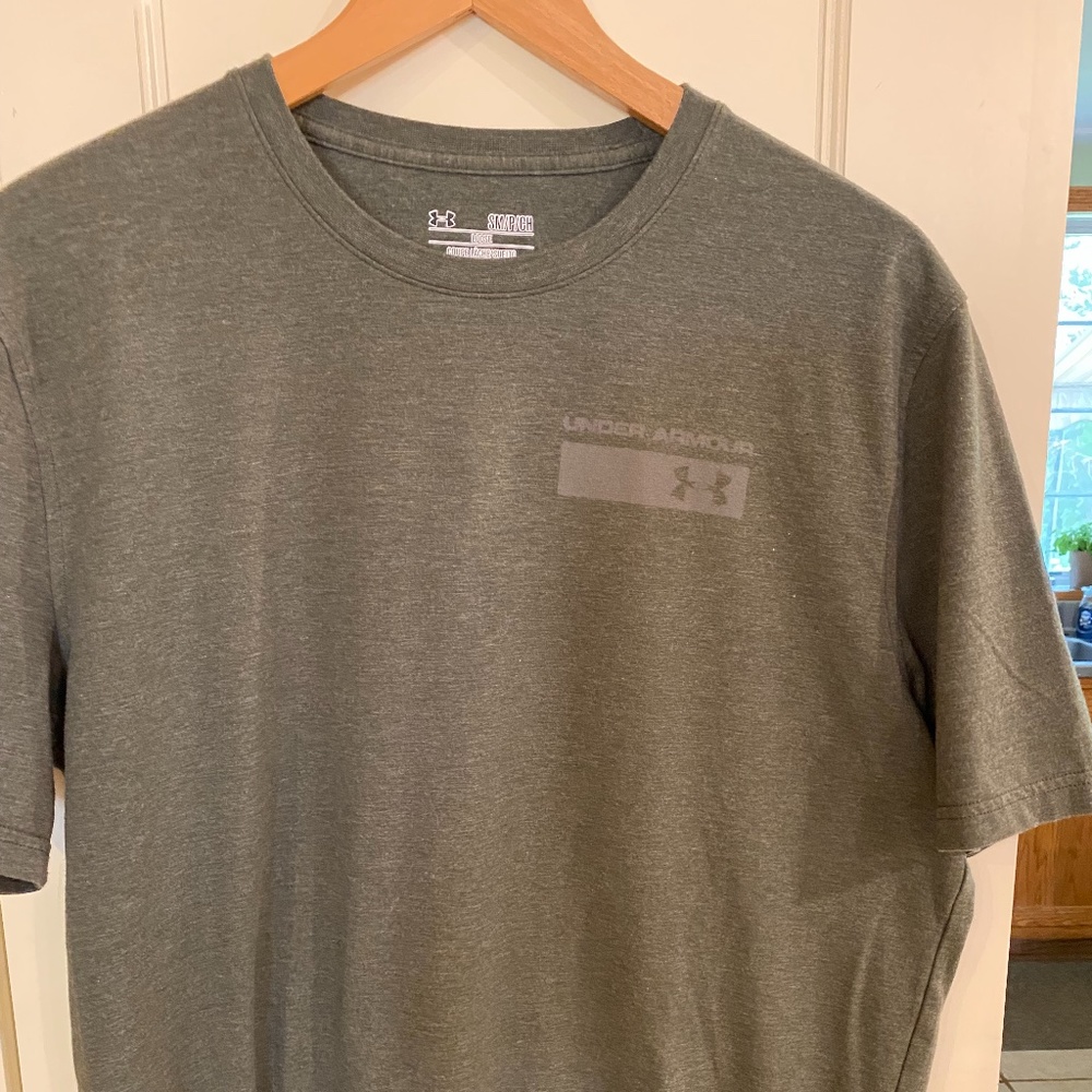 Men's Olive Under Armour t-shirt size S